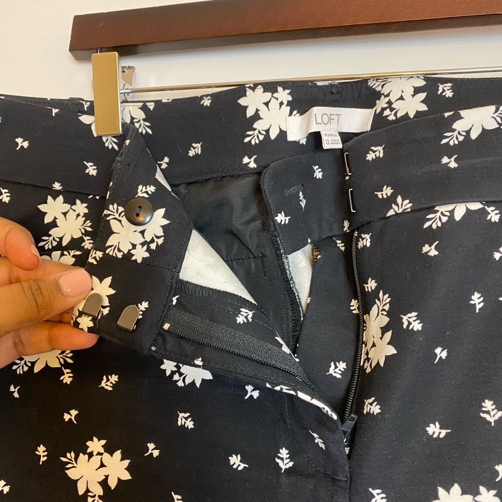 LOFT Marisa Black & White Floral Crop Pants Sz 12 - Picture 4 of 8
